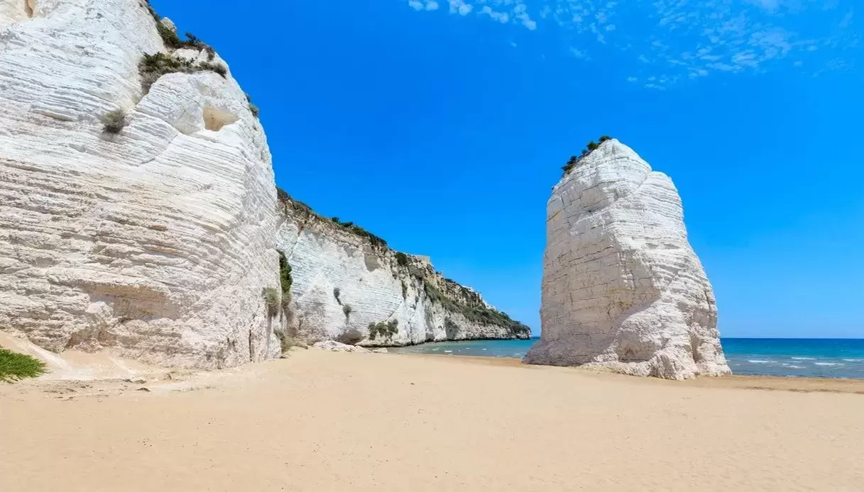 Il monolite di Pizzomunno sulla spiaggia di Vieste