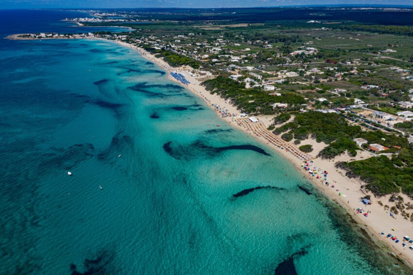 La spiaggia di Punta Prosciutto vista dall'alto