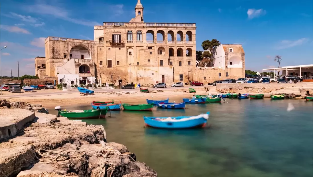 L'abbazia di San Vito sul porticciolo vicino a Polignano