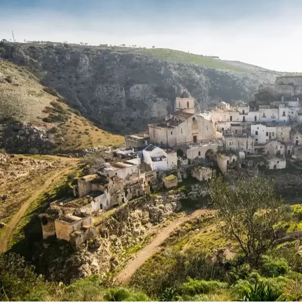 Il rione Casale di Ginosa sulla gravina