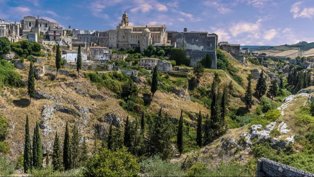 Gravina in Puglia affacciata sul burrone