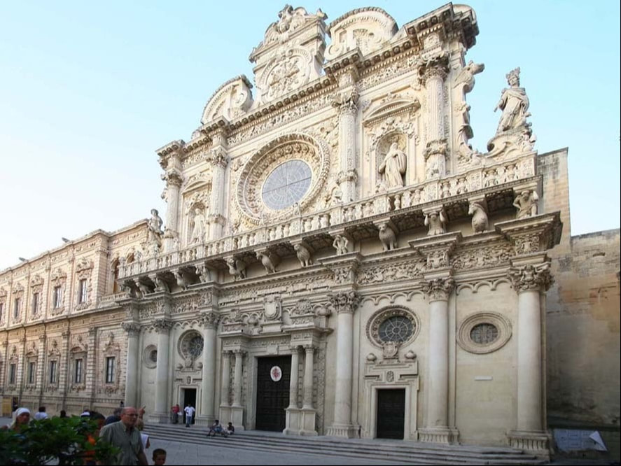 Facciata barocca della Basilica di Santa Croce a Lecce