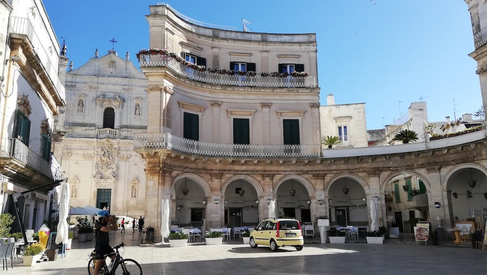 Piazza con palazzi barocchi a Martina Franca