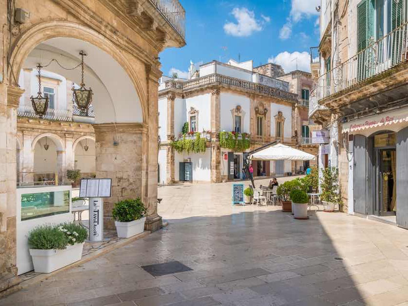 Una piazza barocca nel centro di Martina Franca