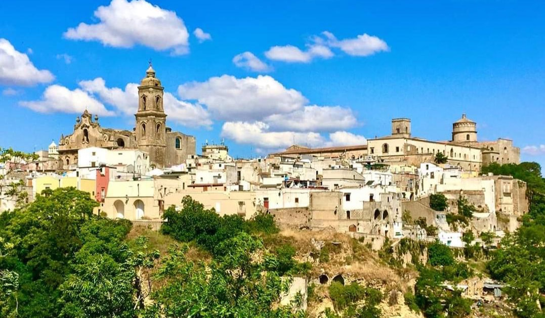 Montescaglioso sulla sua collina