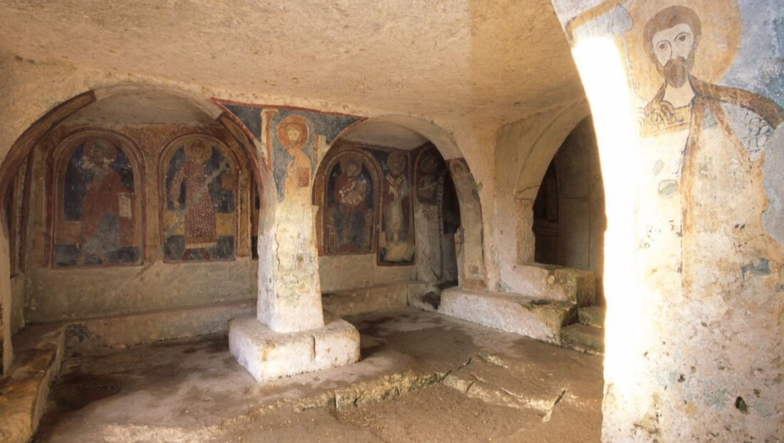 Chiesa rupestre affrescata nella Terra delle Gravine
