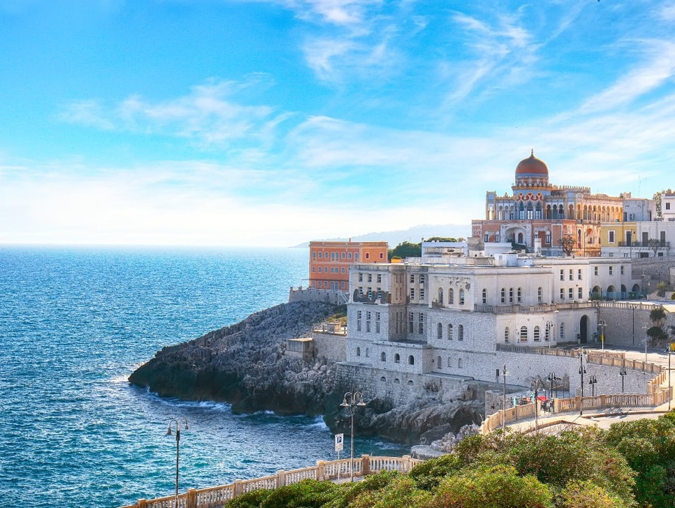 Santa Cesarea Terme affacciata sul mare